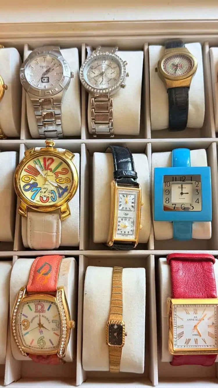 Large Vintage Women's Fashion Watch Collection Lot (24 Pieces)
